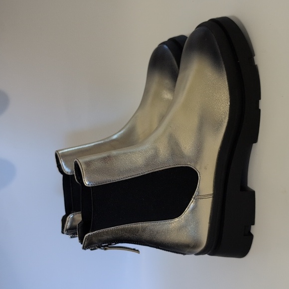 STEVE MADDEN JTeresta Two Tone Bootie - Picture 7 of 9